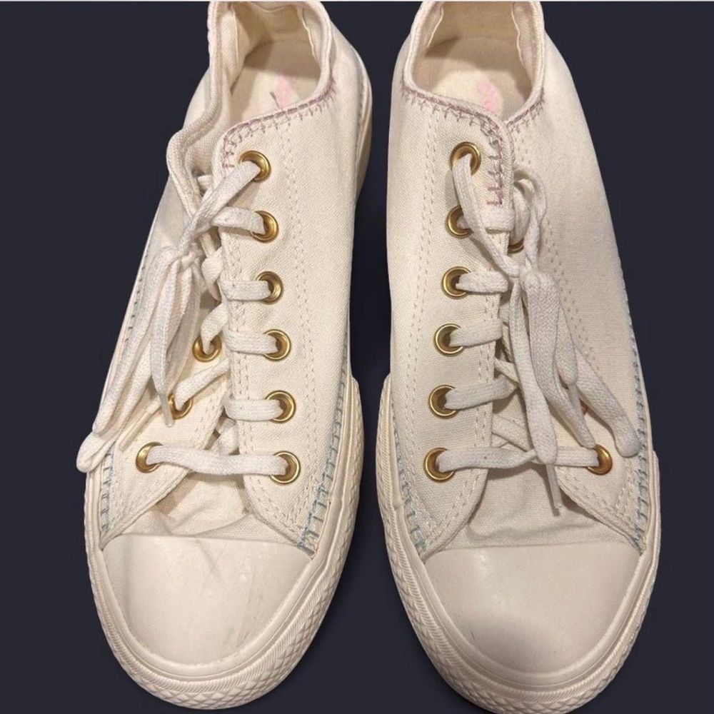Converse Chuck Taylor’s CTAS Lift Low-top Sneakers